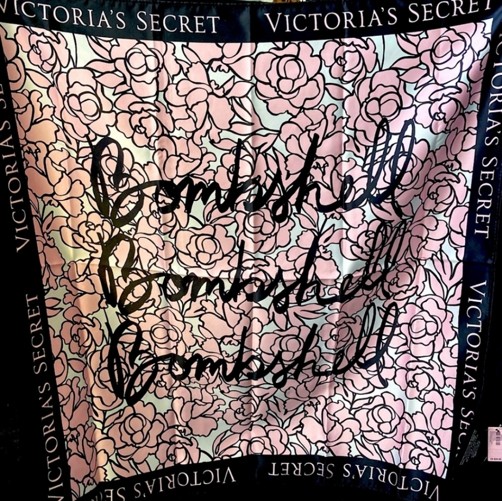 New With Tags! Victoria’s Secret Bombshell Scarf!